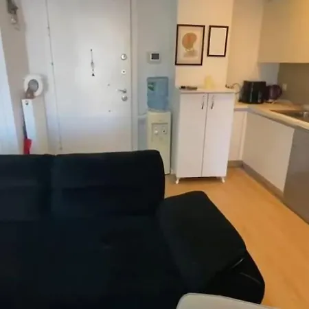 Hip Apartment *